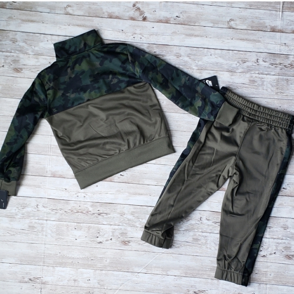 Nike Camouflage Sweatsuit - Picture 2 of 5